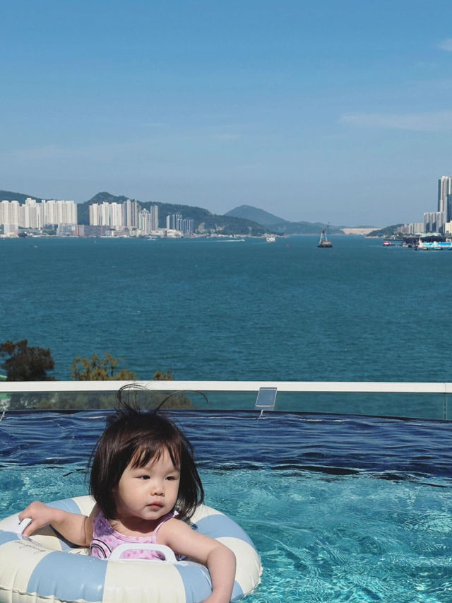 HK帶娃旅遊，最愛係呢間可以對住大海游泳嘅嘉里酒店，簡直係帶娃首選，住過返尋味！ 