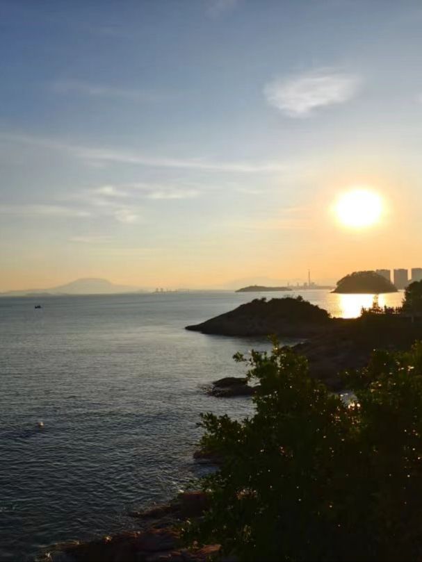 絕美海岸線,人少景淨:趕海拾貝+日落拍照絕佳地 絕美海岸線,人少景淨:趕海拾貝+日落拍照絕佳地