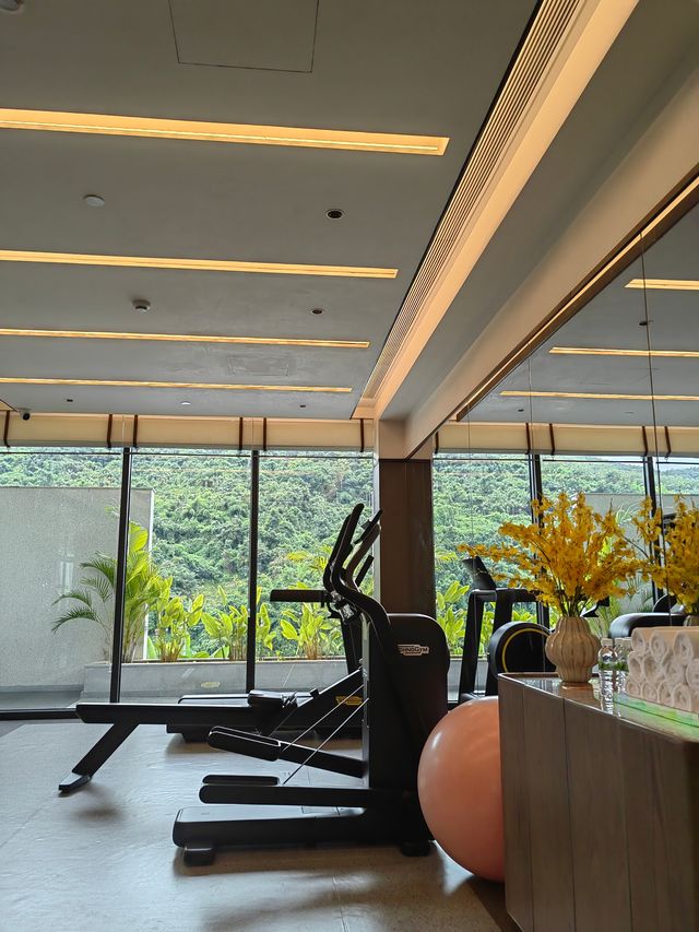 抱走這份版納江景酒店無邊泳池太絕了