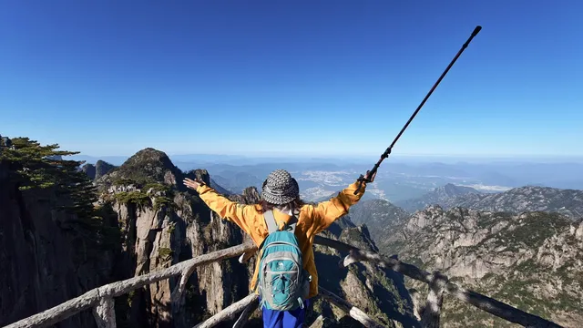 爬黃山，這些裝備和姿勢，明豔出片又實用！