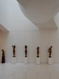 在曼谷，闖入一座白色的藝術孤島