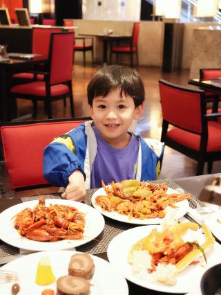 ปลดปล่อยตัวเองให้เป็นอิสระด้วยกุ้งเครย์ฟิช! บุฟเฟ่ต์ระดับห้าดาวนี้สุดยอดมาก!