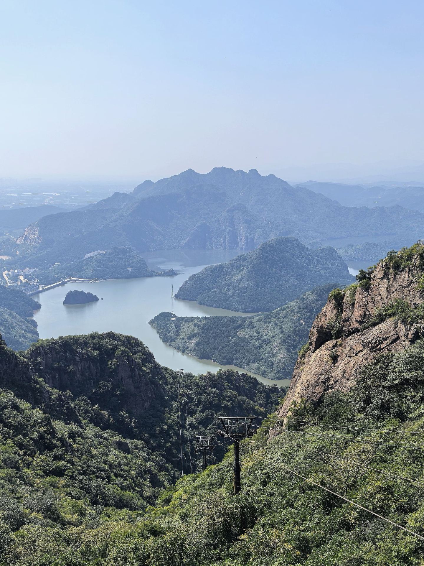 A short holiday is perfect for a trip to places like Qinhuangdao