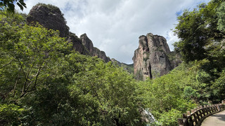 Gunung Yandang: Ikut Rekomendasi List, Bukan Cuma Liat Gunung, Tapi Juga Eksplor Kotanya.