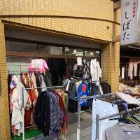 充滿日式古著店區的仁王門通商店街