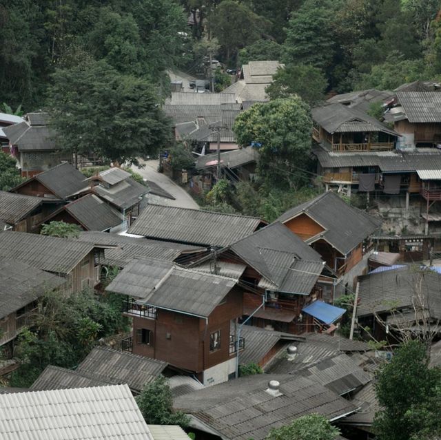 หมู่บ้านท่ามกลางธรรมชาติ"แม่กำปอง"