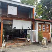 ครัวซองแกงกะหรี่ @ari craft and coffee📍