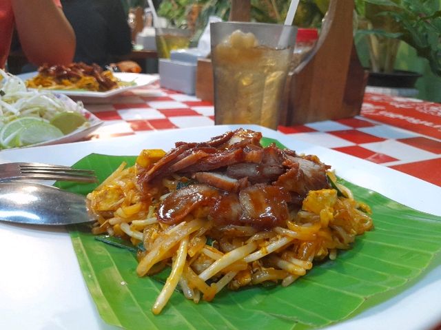 ผัดไทยพานหิน 