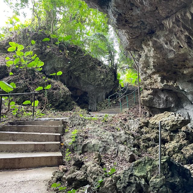 ガンガラーの谷　cave cafe