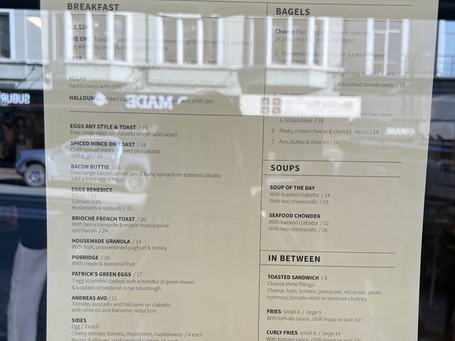 但尼丁早午餐推薦The Perc Cafe，海鮮巧達濃湯真的超好喝呀～海鮮料超多又香濃💕💕