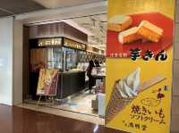 東京・羽田空港グルメ。浅草満願堂『焼きいもソフトクリーム』