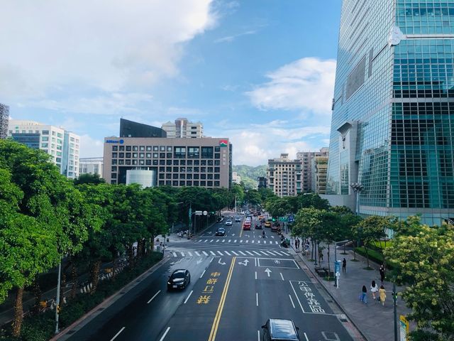 台北｜🌈🌤️美麗雙彩虹🌈📍 101大樓2樓連通天橋