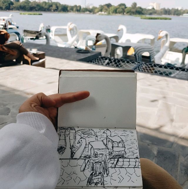 Sipping Bar - chill coffee in central of a Hanoi's lake