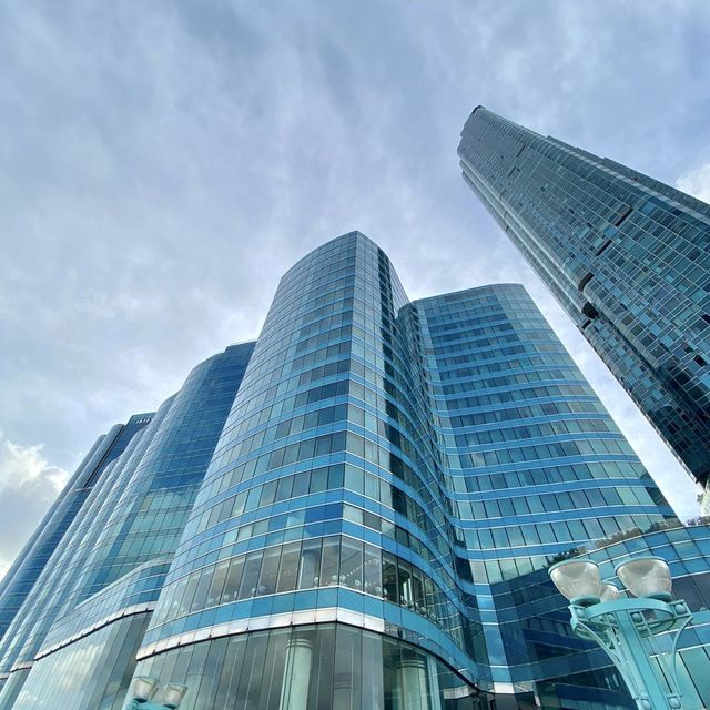 房間及泳池都擁有無敵維港海景酒店