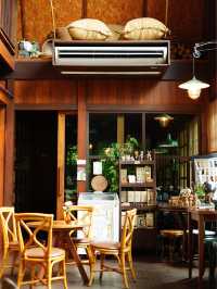 คาเฟ่กลางสวนดอกไม้ Lifehouse Cafe ฉะเชิงเทรา