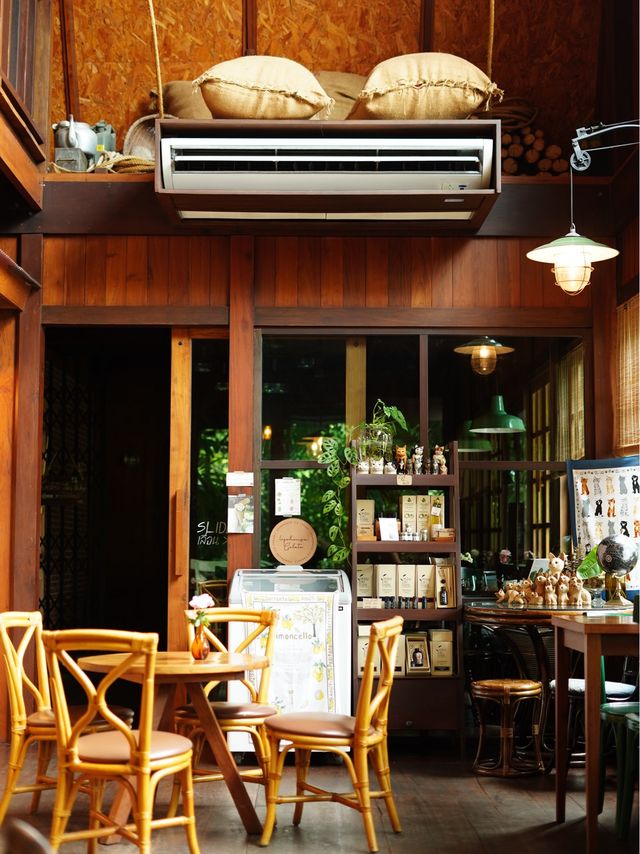 คาเฟ่กลางสวนดอกไม้ Lifehouse Cafe ฉะเชิงเทรา