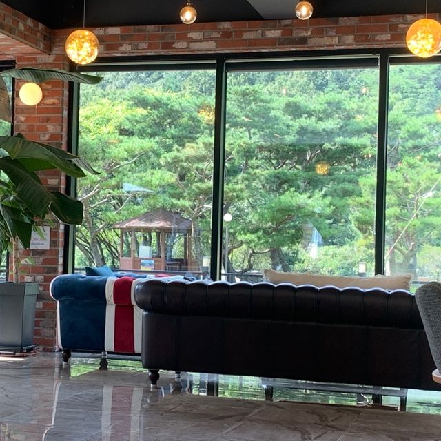 산청의 산뷰를 한 눈에 볼 수 있는, 크리스마스 빌리지 카페