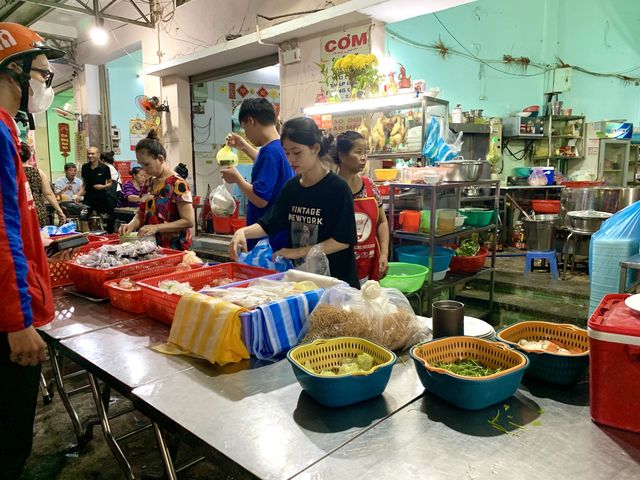 ベトナム　ベトナム観光　ダナン名物コムガーもう食べました？
