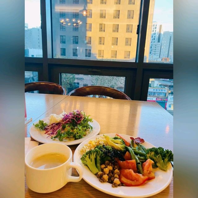 Fairfield by Marriott Seoul 連住三晚連早餐30萬韓元，附近有樂天百貨和餐廳