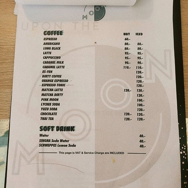 Cafe ศิลปะ ย่านอโศก กับ Upon the moon 🌙