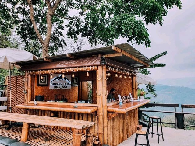 ผาเมืองคอฟฟี่ กาแฟ 2 ฝั่งแดน