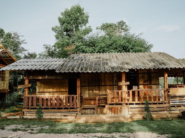 แนะนำที่พักนักเดินทาง ป่าสนวัดจันทร์ : ซว่าโฮลเทล