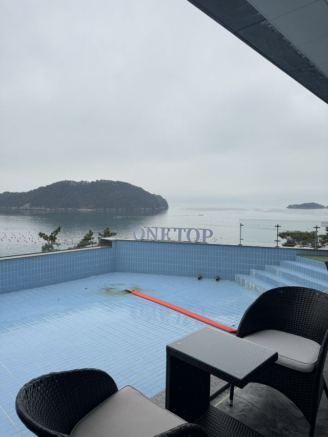 오션뷰를 감상하며 음료를 즐길 수 있던 감성카페