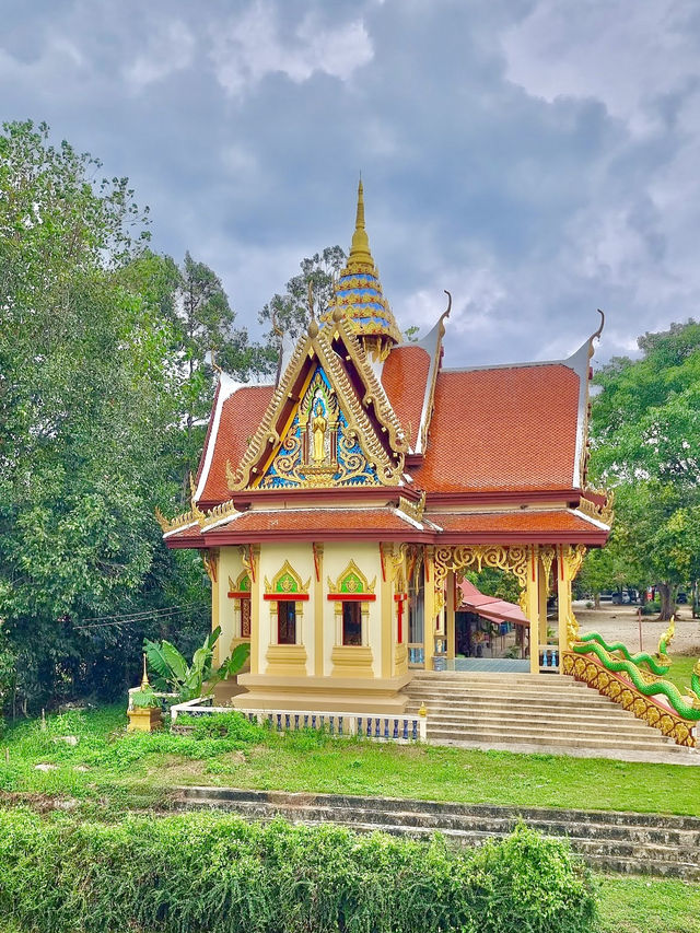 Luang Phor Thuad's Statue