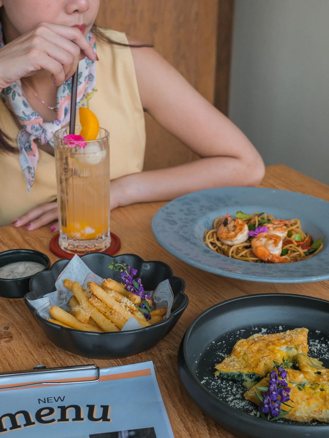 So Into by Takarkad Cafe 🍸🌿