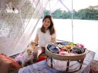 ที่พักริมน้ำแม่กลอง ราชบุรี ฉบับคนมีหมา 