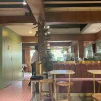 คาเฟ่ Little Hide Out Cafe