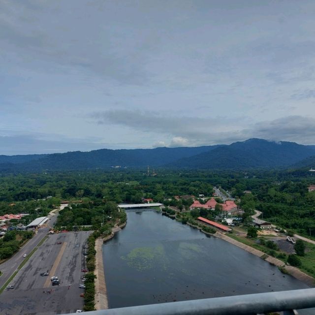 นั่งรถราง ชมเขื่อนขุนด่านปราการชล