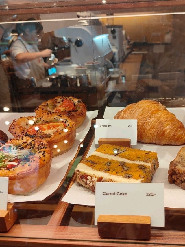 Roots Café คาเฟ่เปิดใหม่สไตล์โฮมมี่ ย่านราชเทวี