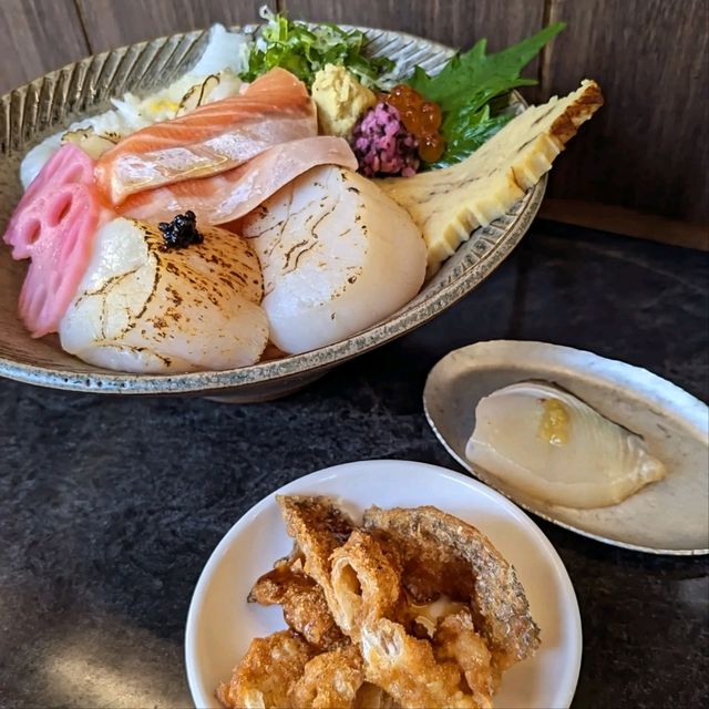 台南-十坪大的人氣名店海鮮丼飯：十平