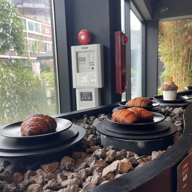 【首爾Rain report】Tea Time! 牛角包+黑芝麻latte 