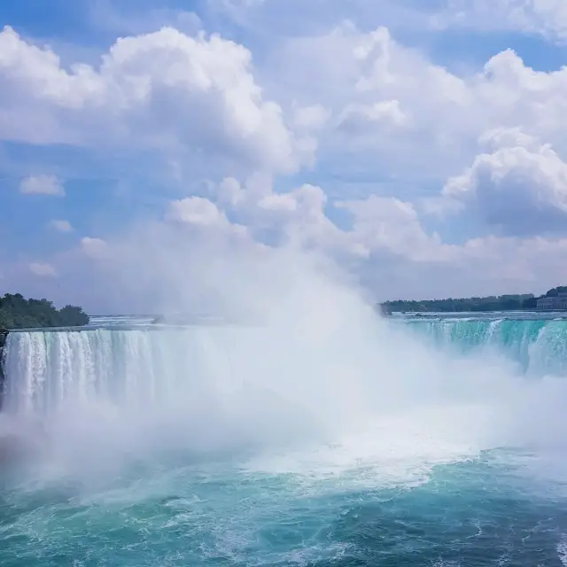 View of the Falls from Canada < Niagara Falls >