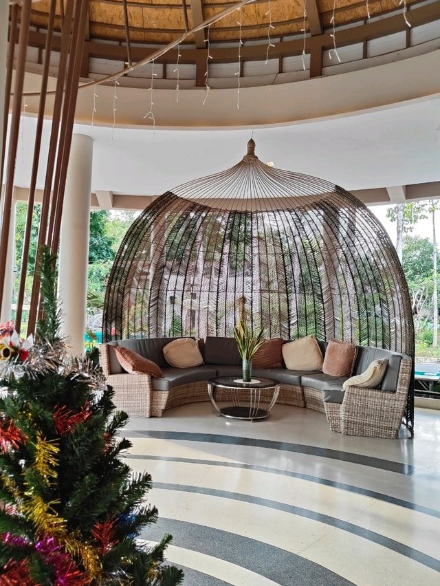 แอทไรซ์ รีสอร์ทสระว่ายน้ำสวยท่ามกลางธรรมชาติ