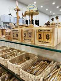 Souvenir time in Malé Airport before you leave ✈️