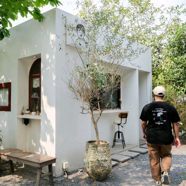 บ้านสวนรอยจรัล: คาเฟ่มินิมอลสุดโฮมมี่ในอยุธยา