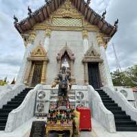 สวดมนต์ ไหว้พระ ขอพร ที่วัดอินทรวิหาร