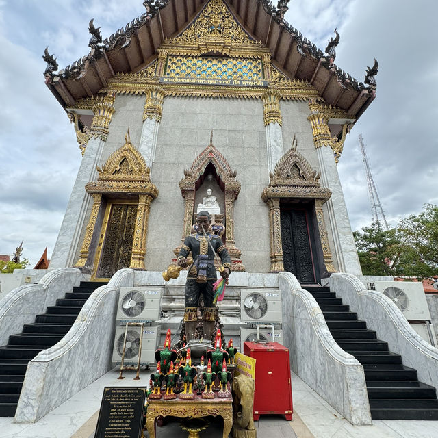 สวดมนต์ ไหว้พระ ขอพร ที่วัดอินทรวิหาร