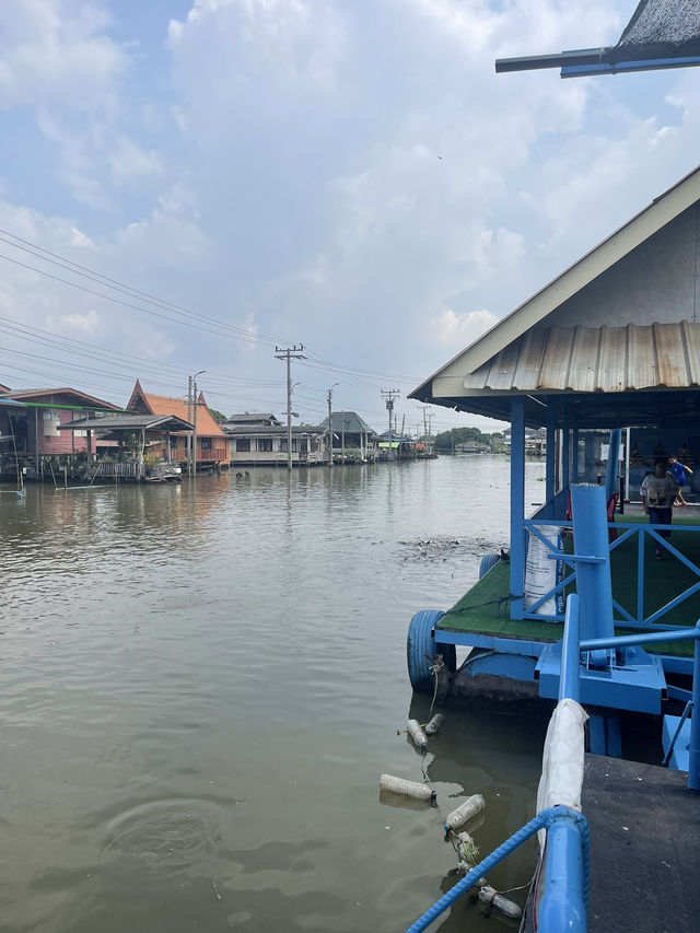 ทำบุญ ให้อาหารปลาที่วัดโบสถ์บน 🙏🏻
