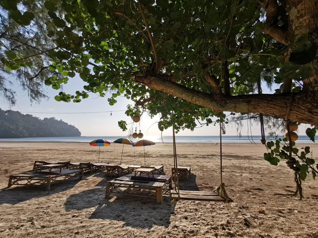 อ่าวใหญ่ เกาะพยาม (Ao Yai Koh Payam)