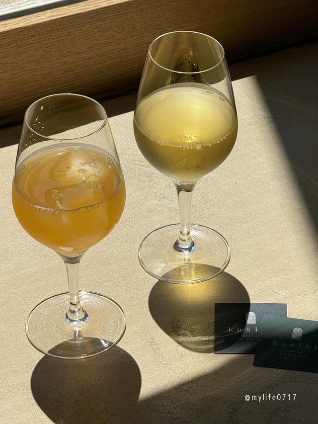 東京観光でご褒美スイーツ🍨 変わり種アイスをペアリングワインと共に…🍷