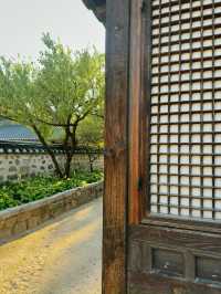 Discovering traditional hanok village with no crowds around 