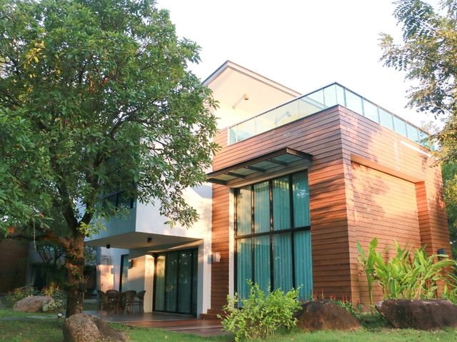 ที่พักติดทะเลระยอง Chatnipa Beach Resort 