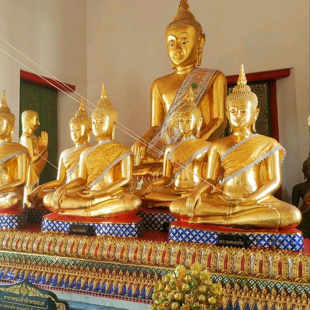 เที่ยววัดหนังราชวรวิหาร สักการะหลวงปู่เอี่ยม