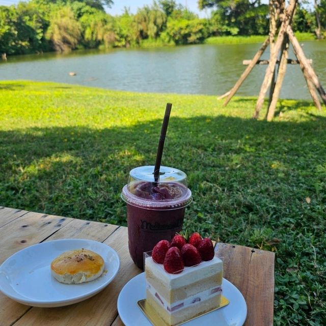 ร้านคาเฟ่ มัลเบอร์รี่ เมลโล่ กาญจนบุรี