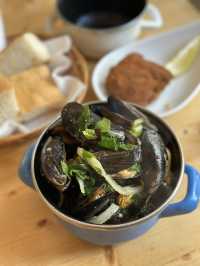 The tastiest prawn croquettes and mussels in Belgium, at just €21!