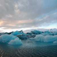 冰島係Blue IceCave冬天去就最好不過